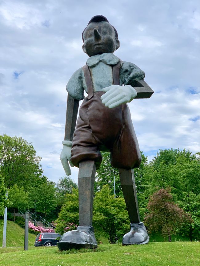 Jime Dines übergroße Pinocchio-Skulptur