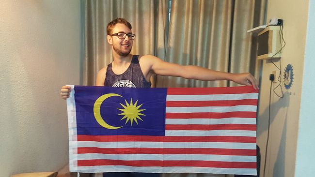 23rd Nov 2018: To bid farewell to my host Ming, he let me hold the Malaysian flag. 