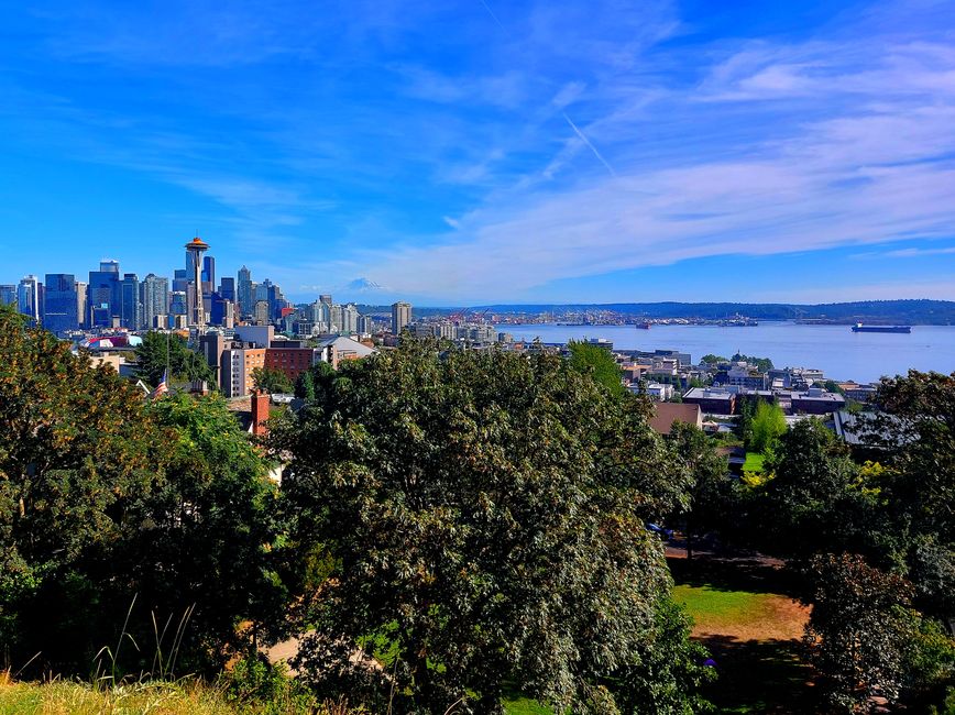 View of Seattle from Kerry park , Mt Rainier in the background