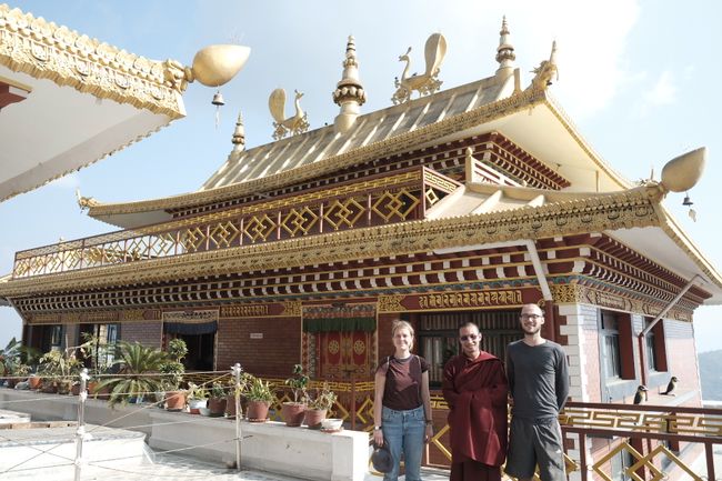 Ein Mönch am Namo Buddah Tempel, welcher unfassbar gerne ein Foto mit uns mache. Wollte 