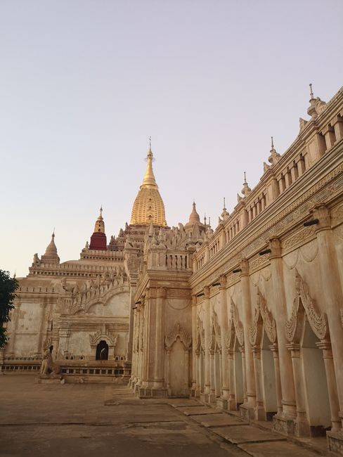Ananda Pahto Tempel nach Sonnenuntergang. Tagsüber ist hier die Hölle los