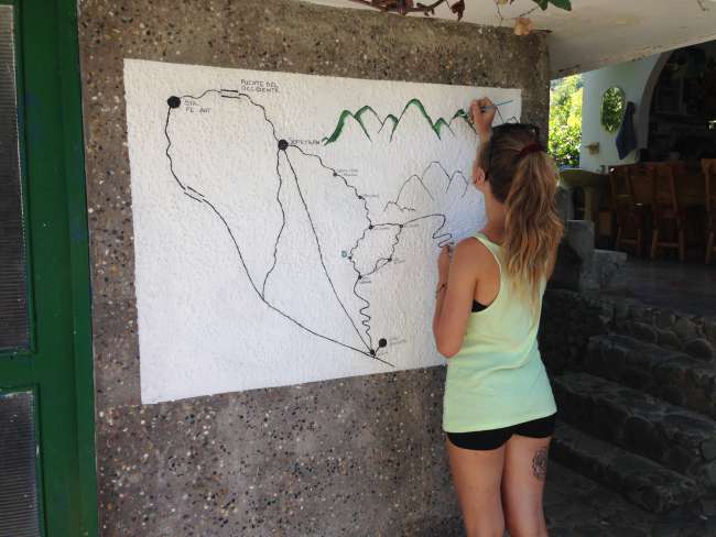 Léa drawing the map