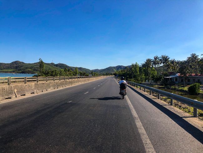 Tag 212 - new exhaust & bungalow a bit further than Quy Nhon (Vinh Hoa)
