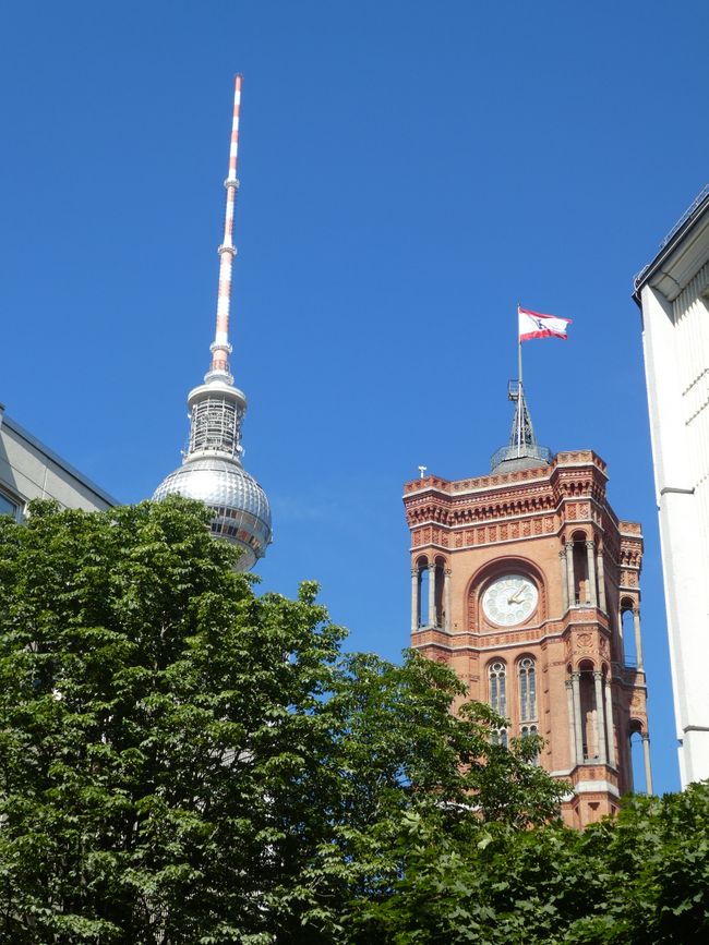 Fernsehturm und Rotes Rathaus
