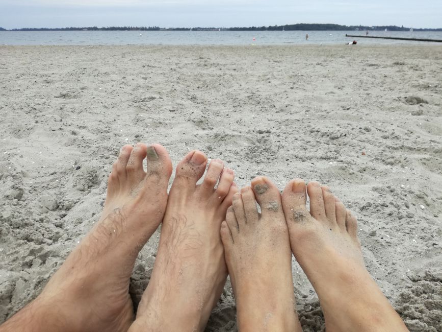 Sand, Füße, Wasser
