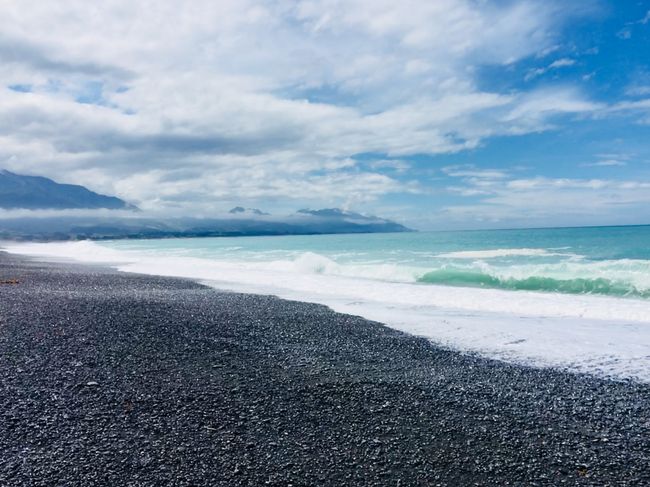 Black beach with mountains in panorama (in Kaikoura)