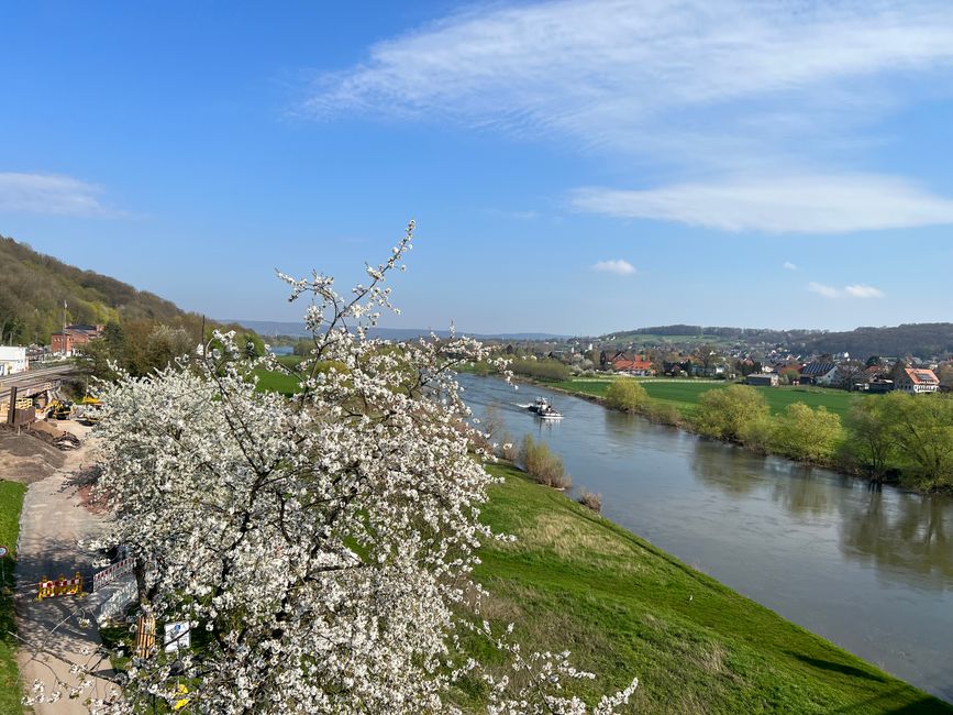 Erster Blick auf die Weser, der ich nun für viele Kilometer folge. 
