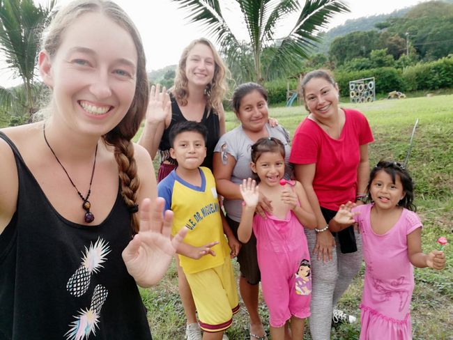 Zusammen mit der ecuadorianischen Familie (Señora Gloria, Luis, Christel, Silvana) und Nahir aus Venezuela