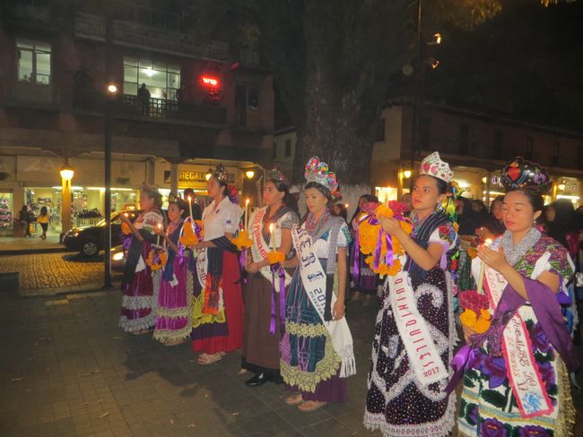 Procession at the start of the Festival de Velas
