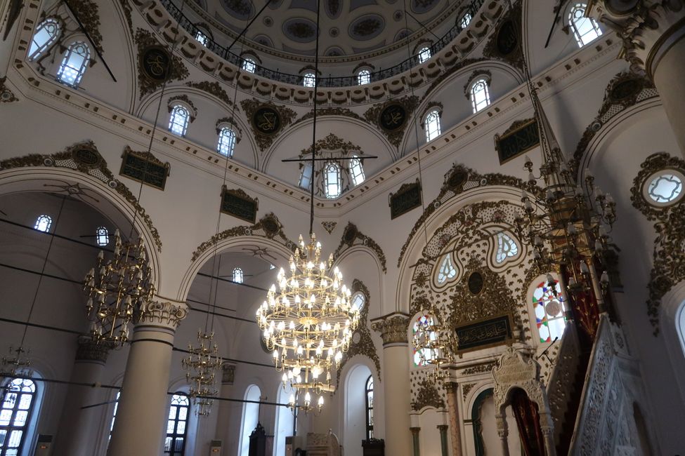 Die Kemeralti-Moschee, es war gerade Gebetszeit