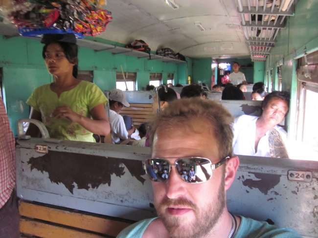 Im Zug nach Yangon