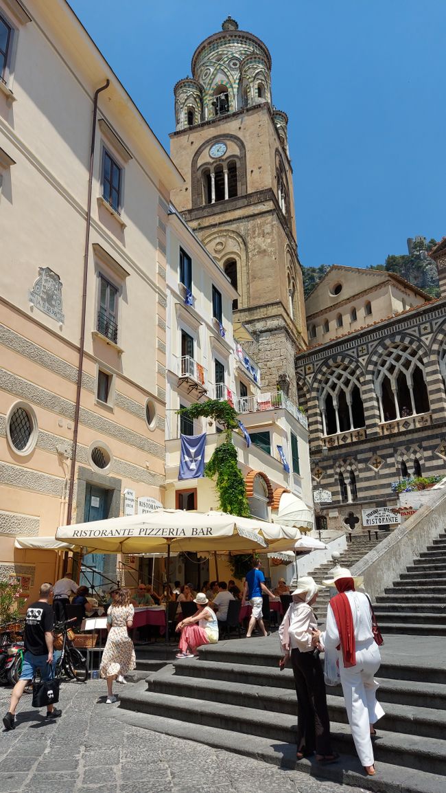 Amalfi - a cozy, beautiful place to 'stroll through the streets' 😎