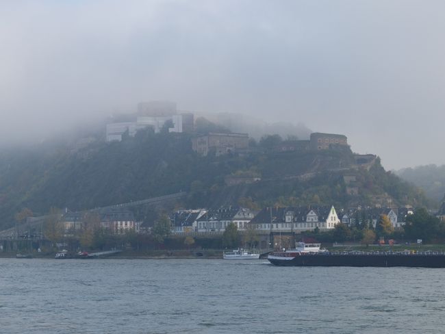 Festung im Nebel