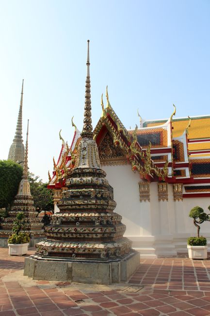 Wat Pho: temple complex