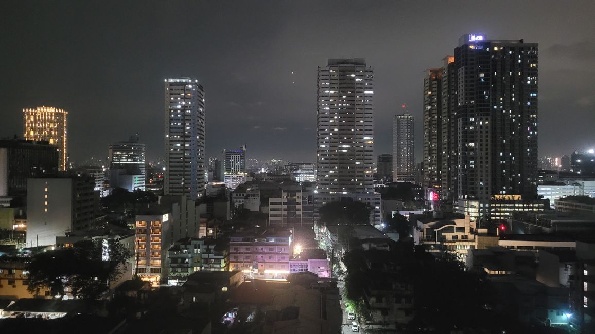 Panoramę miasta w nocy