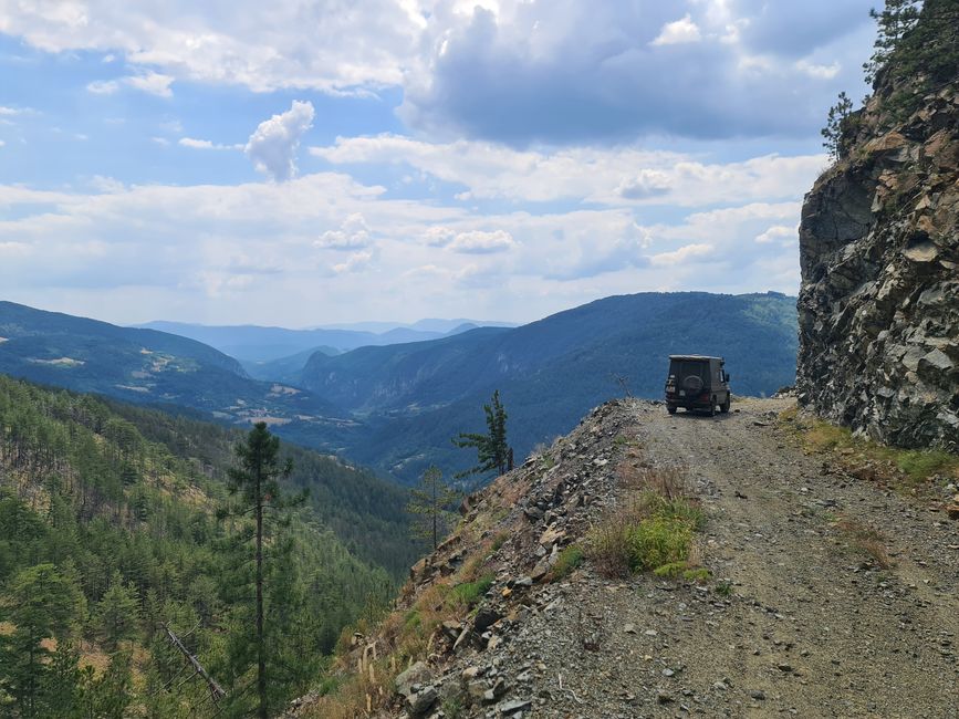 Der Tara Nationalpark ist nach dem Berg Tara in Serbien und nicht nach dem gleichnamigen Fluss in Montenegro mit der tiefsten Schlucht Europas benannt. War Trotzdem ganz nett.
