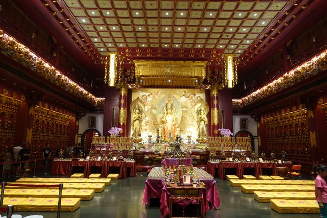 Tempelhalle des Buddha Tooth Relic Tempels