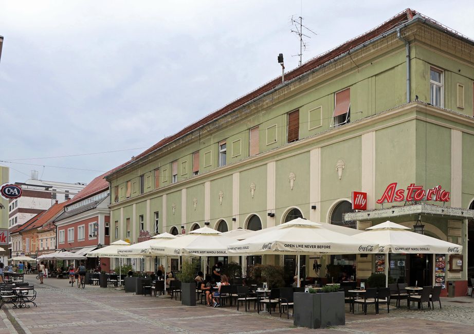 There is not only a Carinthian street in Vienna . . . - here is a view of Koroška cesta.