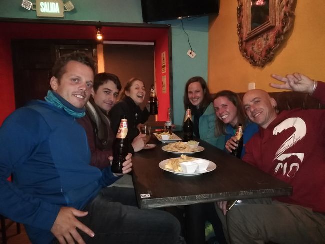 Reunion mit der Huayhuash-Truppe in Cusco: Simon, Yorick, Mandy, Fabienne, Elisabeta und Alessandro (v.l.n.r.)