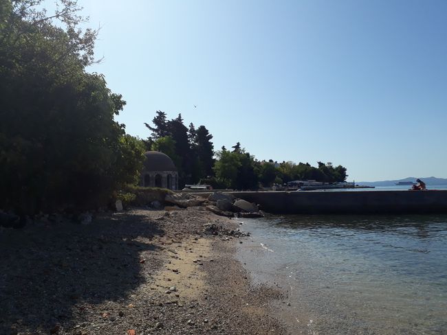Der Kolovare Strand. Morgends noch frei von Menschen. Tipp um kostenlos zu parken, wenn man noch Zadar besuchen möchte.