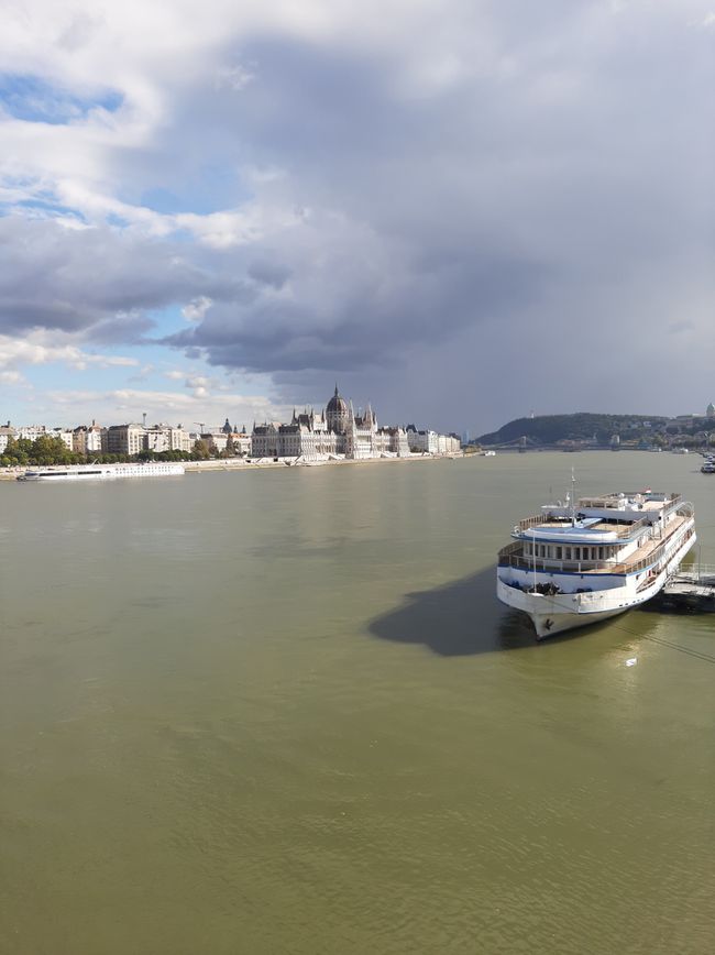 Blick auf Donau und Parlament