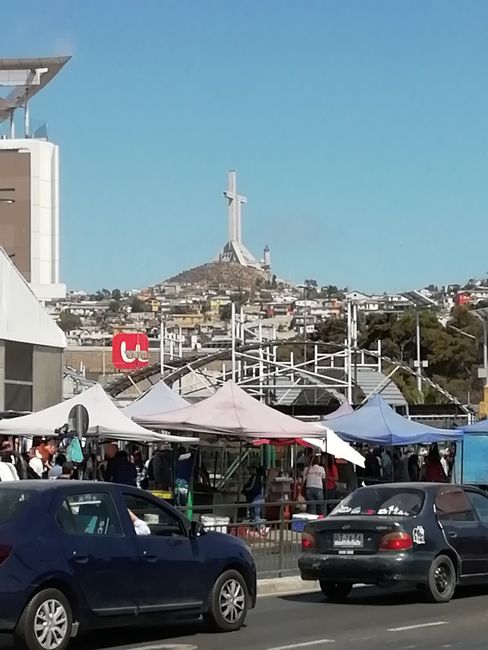 La Cruz del Milenio - below the market