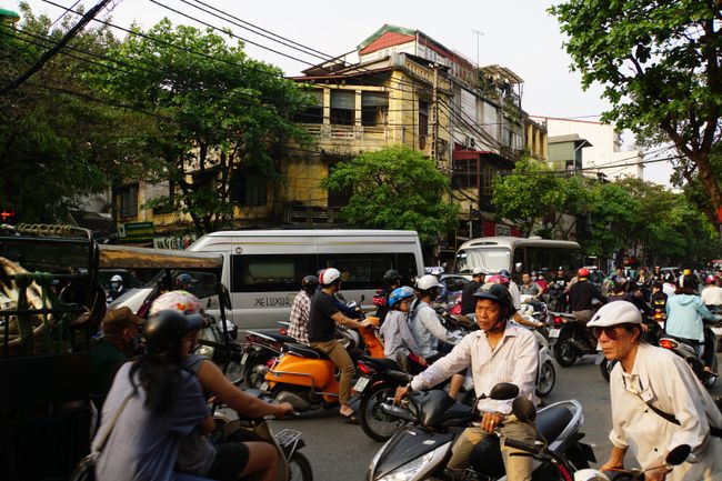 Verkehr auf Hanois Straßen