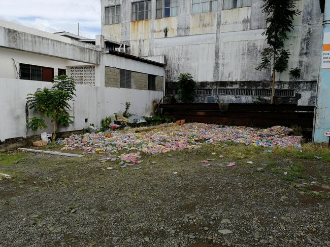Kleines Müllproblem in Suva