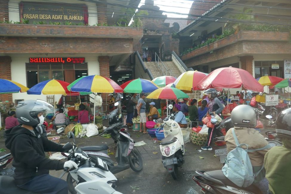 Markt in einem kleinen Dorf an der Strecke