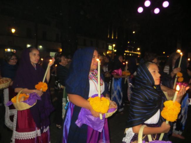 Prozession zum Auftakt des Festival de Velas