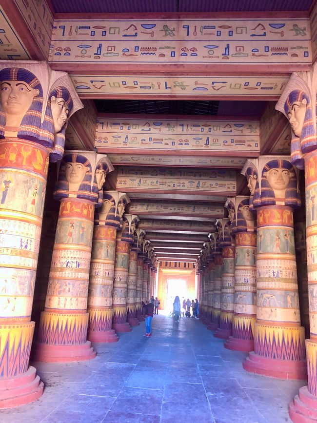An Egyptian grand hall that took 150 workers half a year to build.