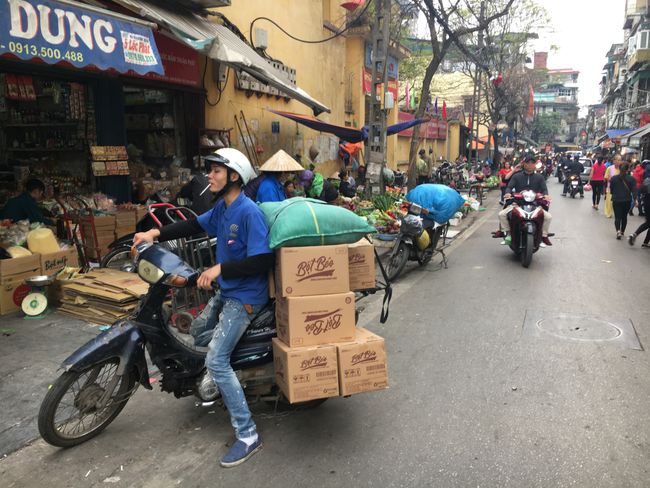 Hanoi-Märkte und Den Ngoc Son Tempel