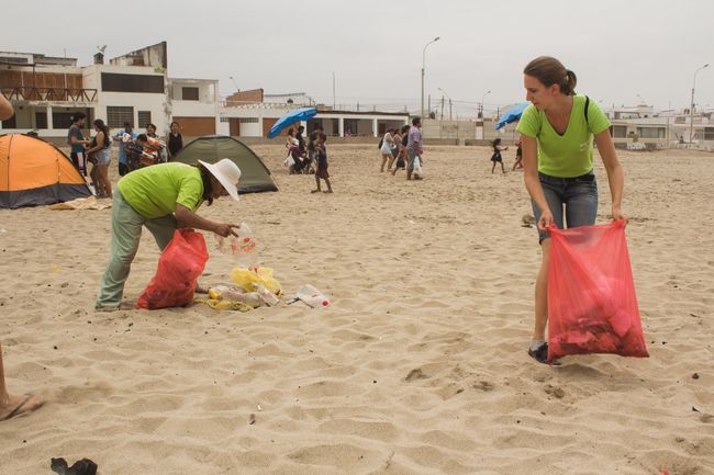 Limpieza de playas - Everywhere plastic!
