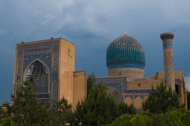 Gur-e-Amir Mausoleum in Samarkand. Hier ruht der 1405 verstorbene Feldherr Timur, der trotz seiner brutalen Feldzüge landesweit verehrt wird.