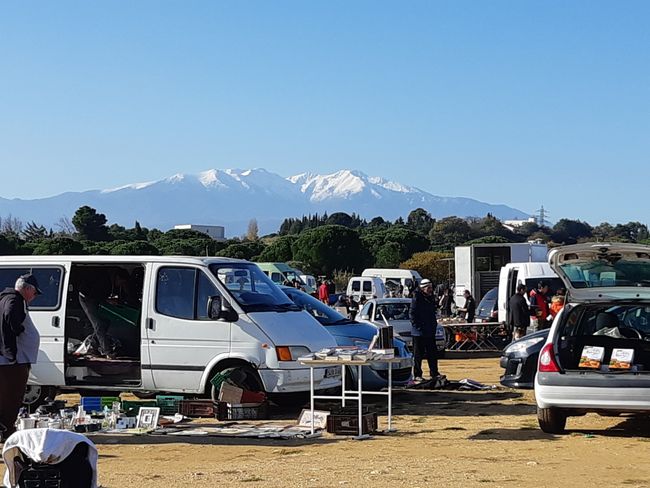 Flohmarkt in Perpignan und der verschneite Canigou