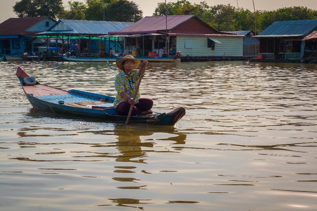 Innerhalb der schwimmenden Dörfer sind Boote das einzig mögliche Fortbewegungsmittel.