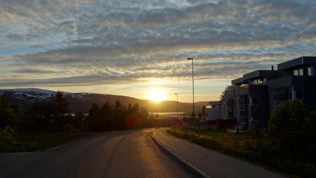 Und noch ein letztes mal Mitternachtssonne kurz vor dem Flughafen Tromsø 