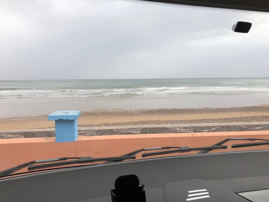 Der Ausblick in Sidi Ifni auf den Atlantik von meinem Wohnmobil aus.