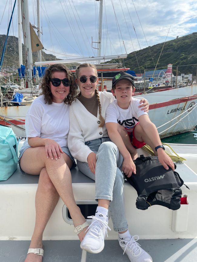 Today we slept long and after lunch we looked after Jack and his friend Boy. We played with Lego, listened to music and were in the garden while Sonja & Sean went cycling 85km. They are training for a race on October 10th - 100km. Afterwards, we went sailing with Sean's boat. 