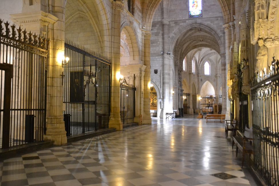 huge side nave