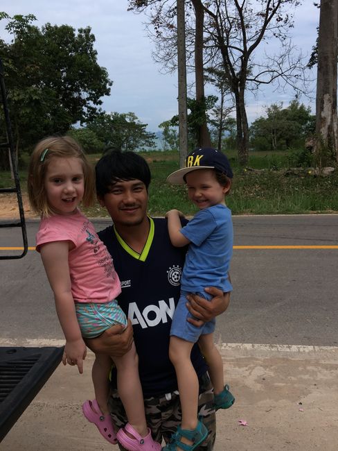 Il nostro autista per il giorno - un thailandese come si deve. Super adatto ai bambini!!