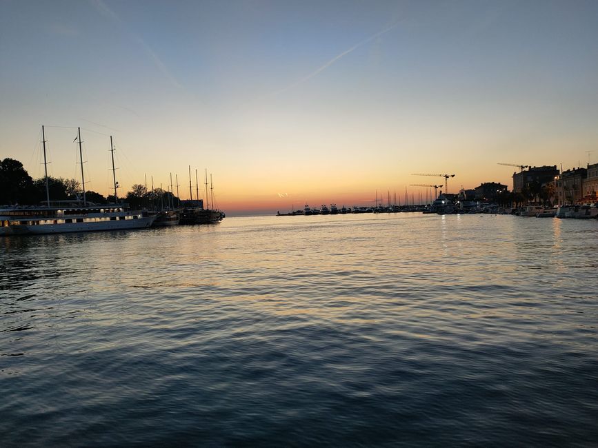 Sonnenuntergang im Hafen von Zadar