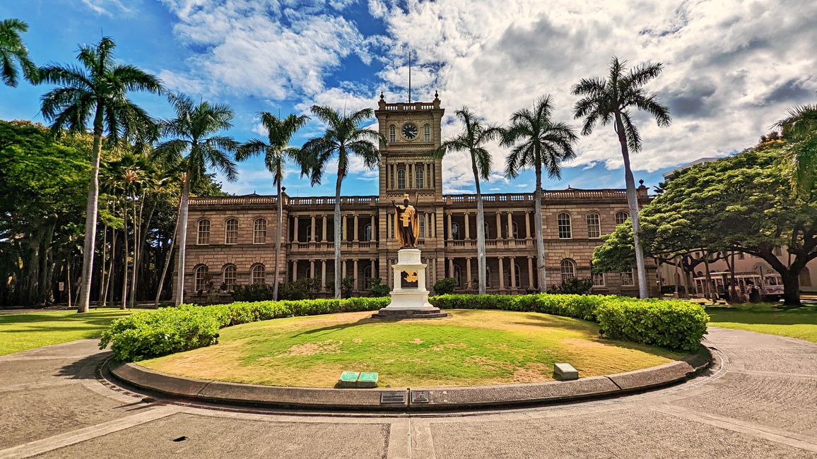 Aliiolani Hale Palast und Kamehameha I. Statue 