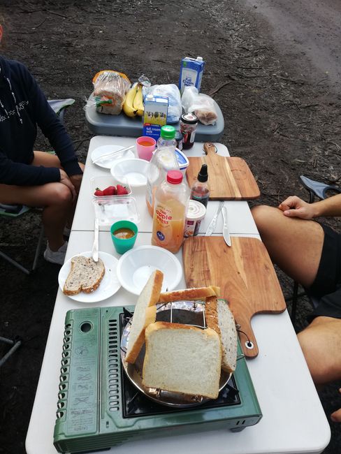 Having breakfast in the national park 