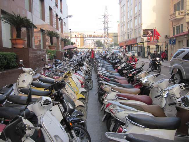 Back in Hanoi, 7 million inhabitants, 5 million mopeds