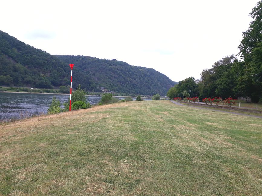 Die Lahn fließt in den Rhein.