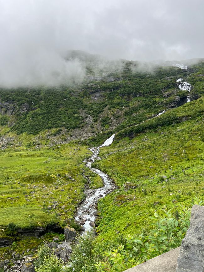Liwat dalan gunung menyang Geiranger Fjord