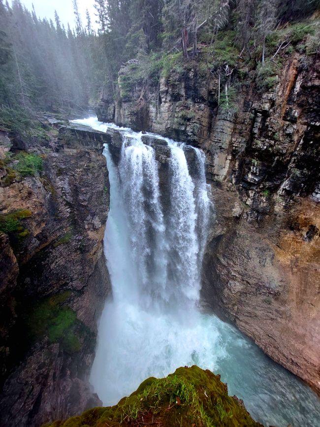Johnston Canyon, upper waterfalls