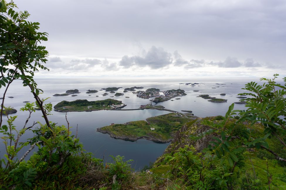 The first view of Henningsvær 