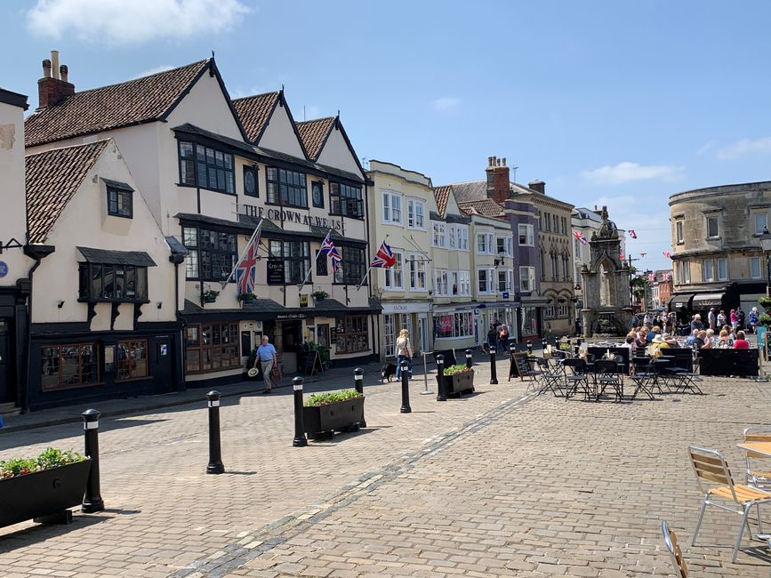 Wells: Way to Cathedral & Bishop's Palace